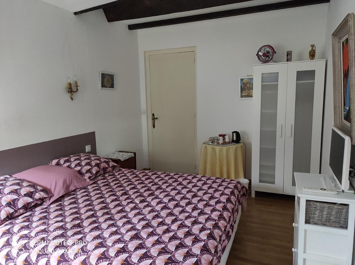 Chez Charlotte Et Michel Apartment Brassac  Екстериор снимка